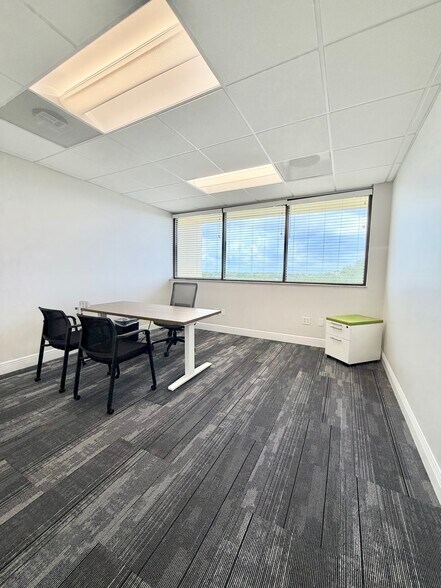 More Photos Of 4440 PGA Blvd, Palm Beach Gardens Coworking Space