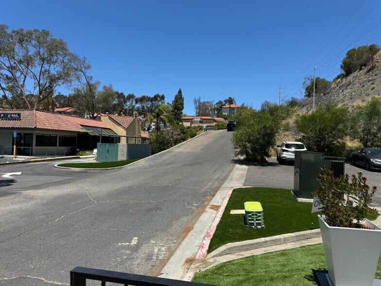 More Photos Of 12889 Rancho Penasquitos Blvd, San Diego Freestanding For Lease