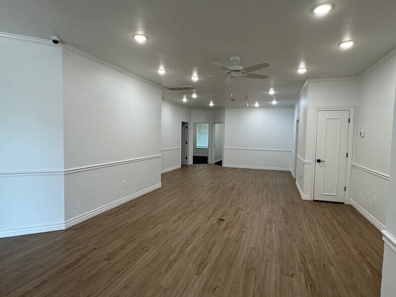 More Photos Of 817 Irish Ln, Edmond Office For Lease