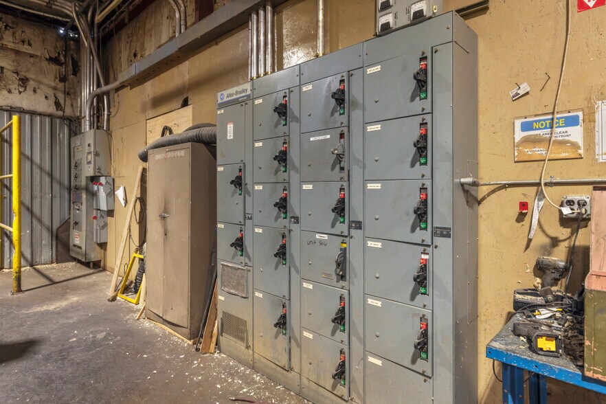 More Photos Of 2350 Maywood Dr, Klamath Falls Manufacturing For Sale