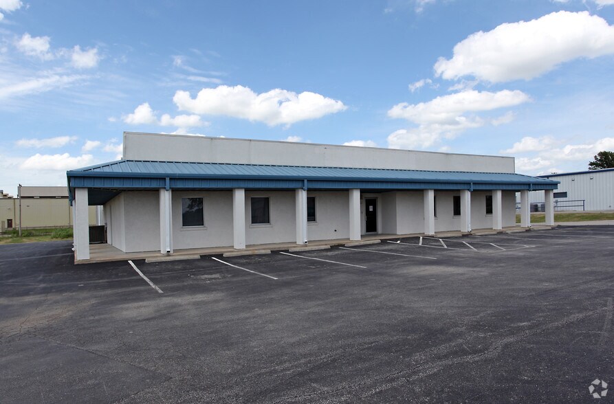 Primary Photo Of 11121 E Pine St, Tulsa Warehouse For Lease