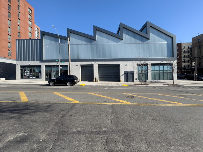 More Photos Of The Peninsula, Bronx Apartments For Lease