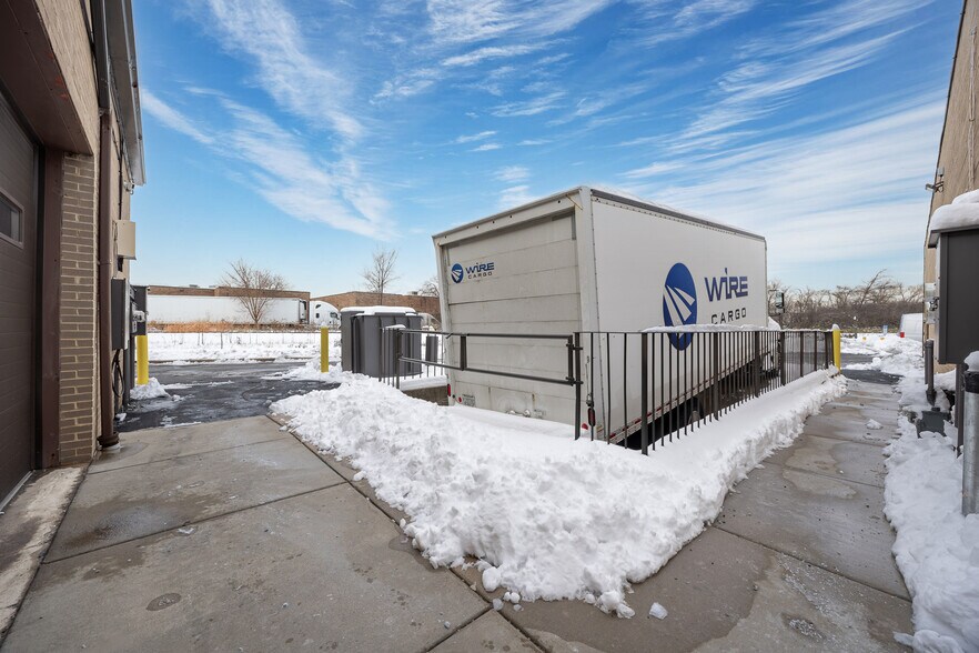 More Photos Of 304 Howard Ave, Des Plaines Light Distribution For Sale