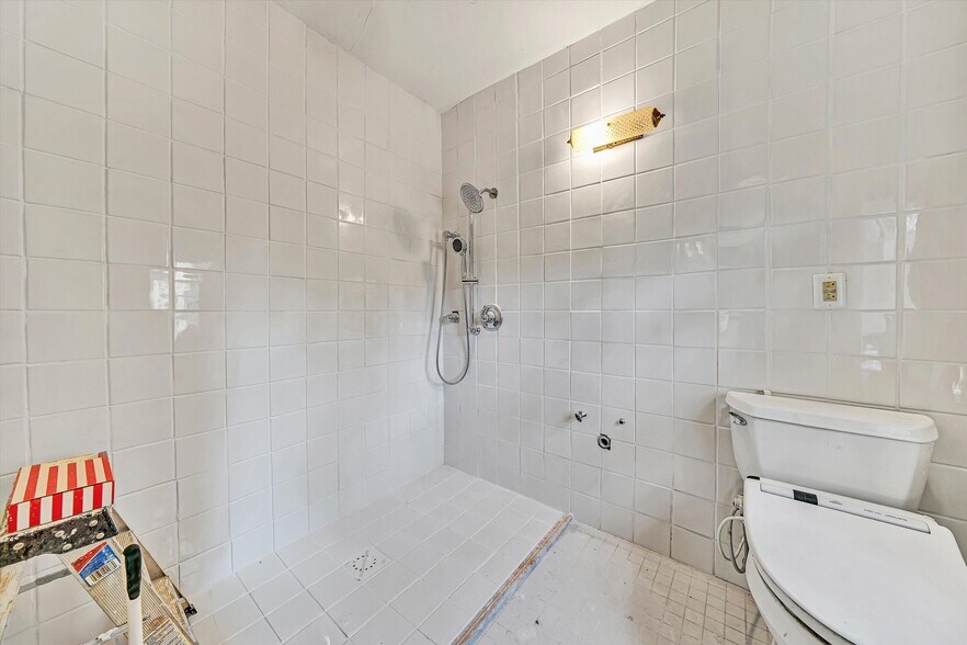 More Photos Of 934 Commander Dr, Roanoke Specialty For Sale