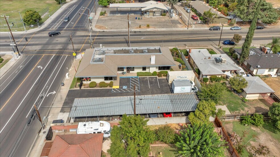 More Photos Of 445 W Dakota Ave, Fresno Office Residential For Sale