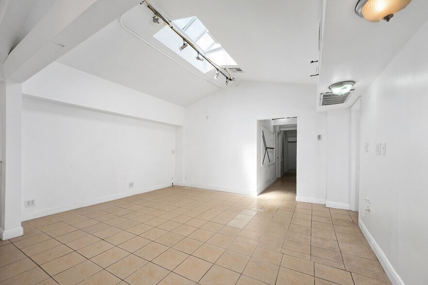 More Photos Of 3861 Jasmine Ave, Culver City Medical For Lease