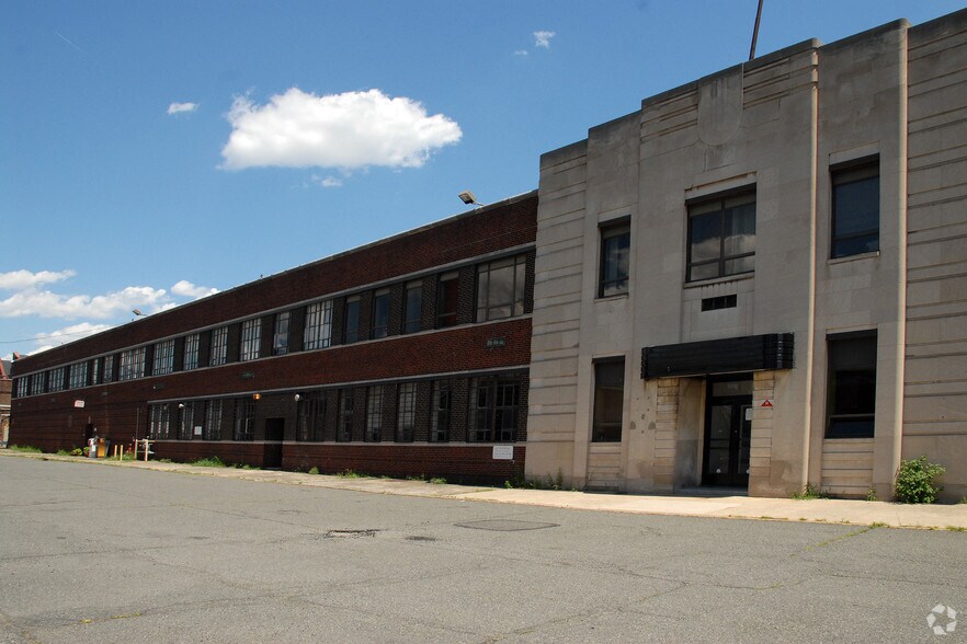 More Photos Of 1000 1st St, Harrison Warehouse For Lease