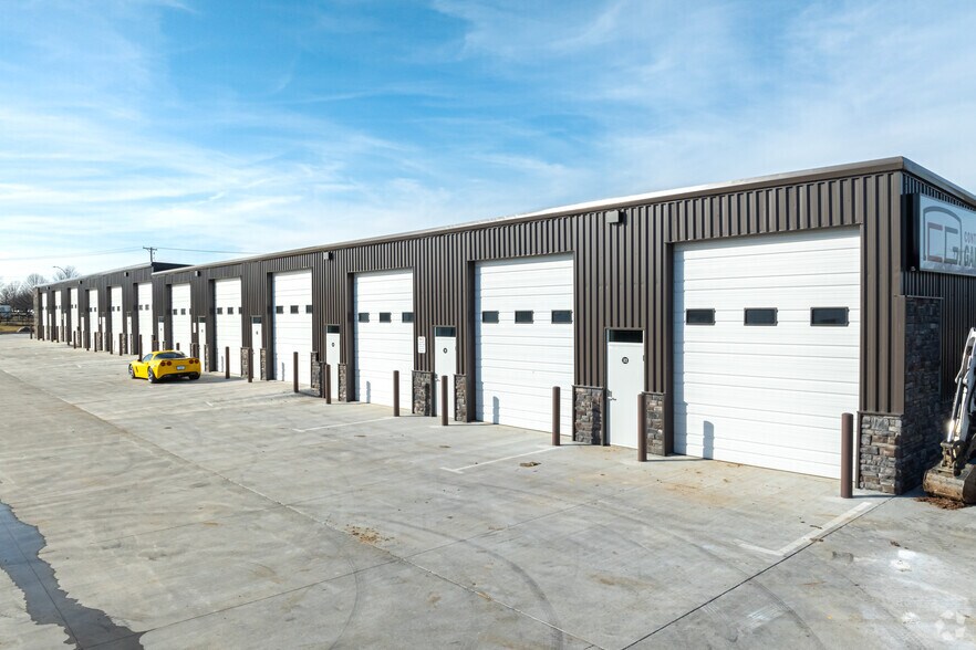 More Photos Of 2105 E Kansas City Rd, Olathe Warehouse For Lease
