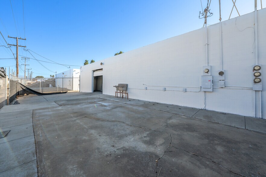 More Photos Of 311-321 N 2nd St, Lompoc Warehouse For Sale