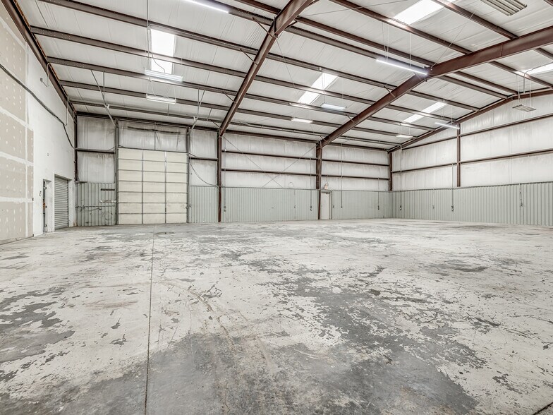More Photos Of 6355 Boucher Dr, Edmond Showroom For Lease