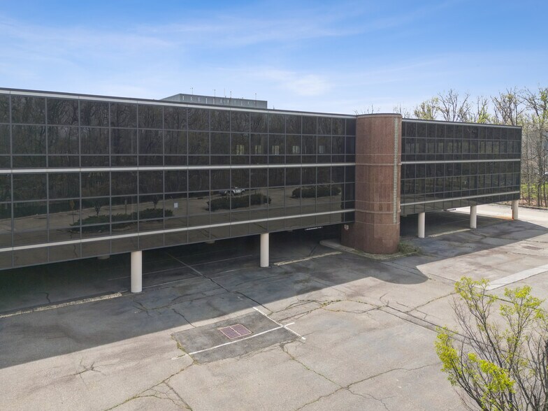 More Photos Of 1000 Sylvan Ave, Englewood Cliffs Office For Sale