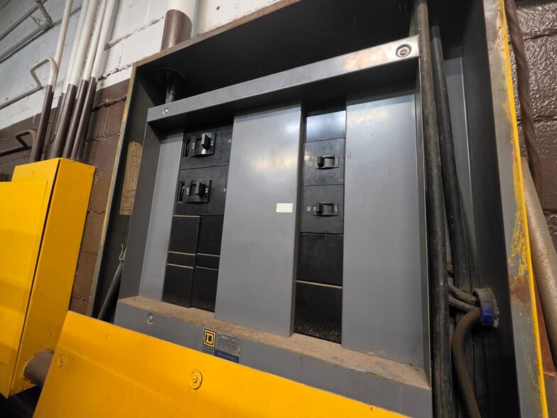 More Photos Of 220 Madison st, Webb City Industrial For Sale