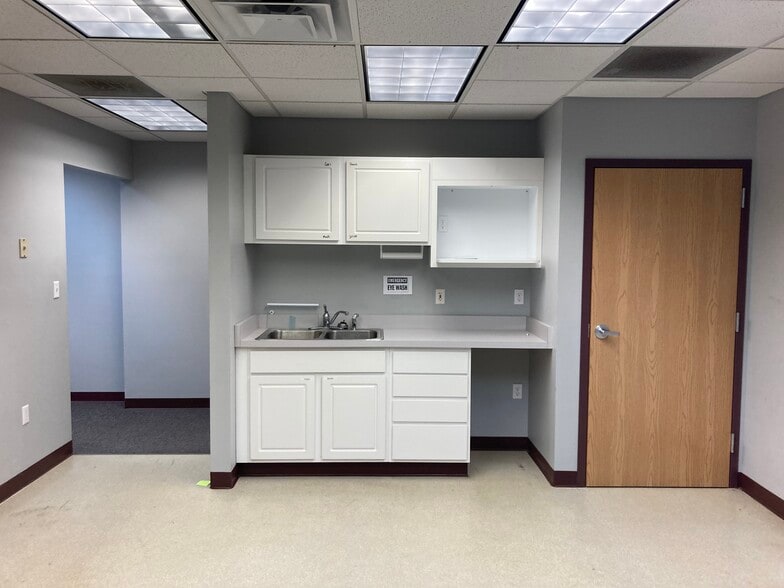 More Photos Of 831 E 2nd St, Duluth Office For Sale
