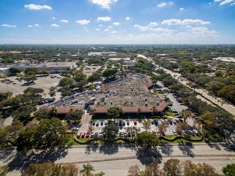 More Photos Of 901-1001 N University Dr, Coral Springs General Retail For Lease
