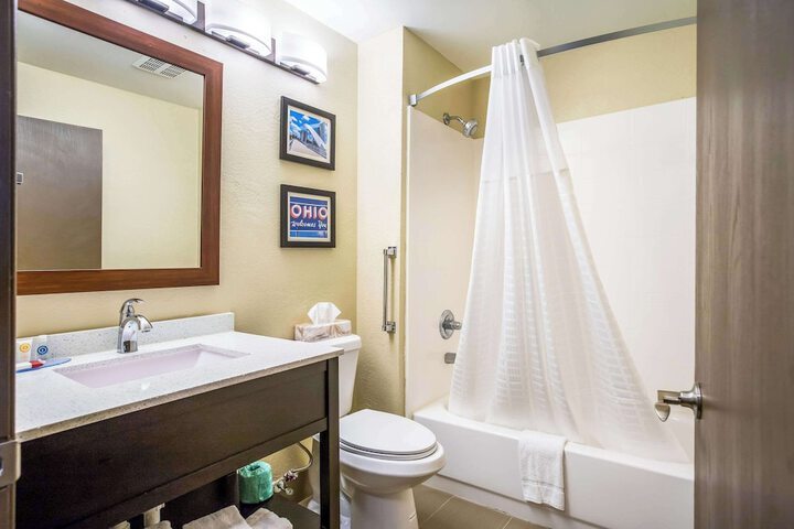 More Photos Of 730 E Xenia Dr, Fairborn Hotel For Sale