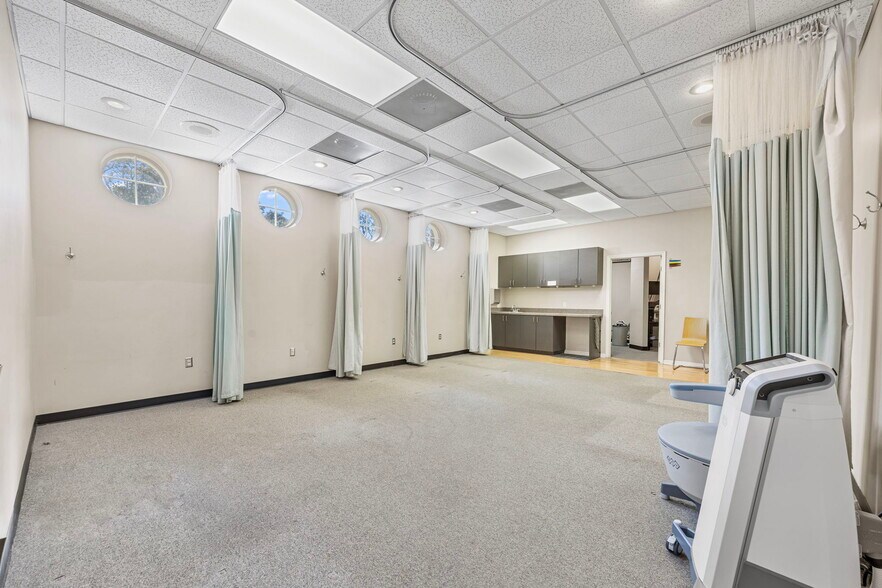 More Photos Of 14522 University Point Pl, Tampa Medical For Sale