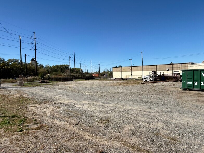 More Photos Of 801 Garasches Ln, Wilmington Warehouse For Sale