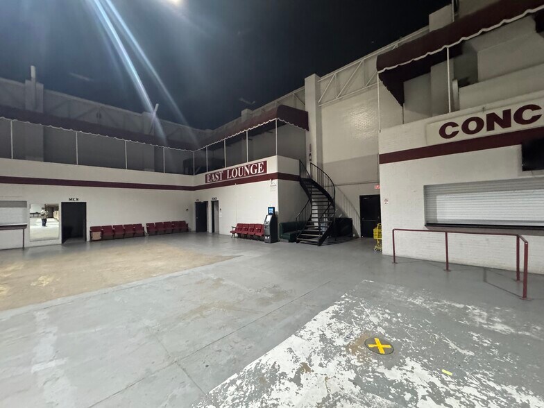 More Photos Of 10408 State Highway 64 E, Tyler Theater Concert Hall For Sale