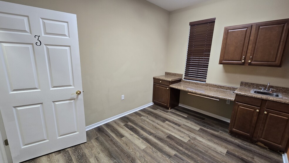 More Photos Of 2649 Windguard Cir, Zephyrhills Medical For Lease