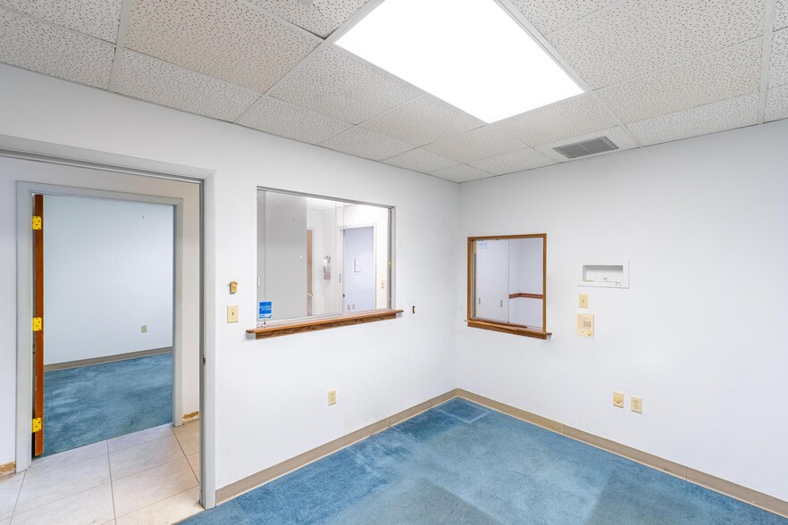 More Photos Of 7480 Fairway Dr, Miami Lakes Medical For Lease