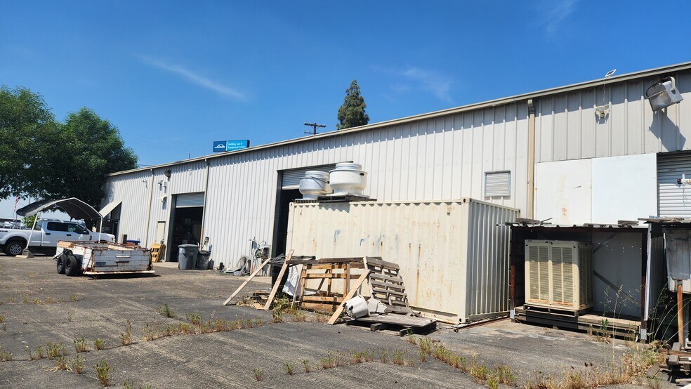 More Photos Of 2675 S East Ave, Fresno Service For Sale