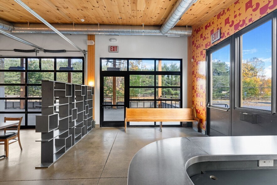 More Photos Of 261 Tinker St, Woodstock Restaurant For Sale