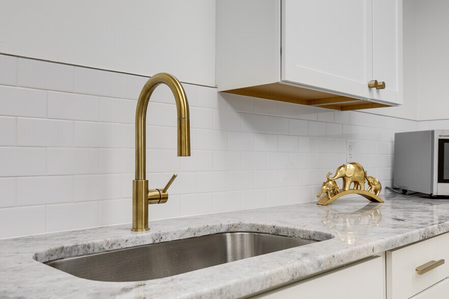 More Photos Of 2405 Westwood Ave, Richmond Office For Lease