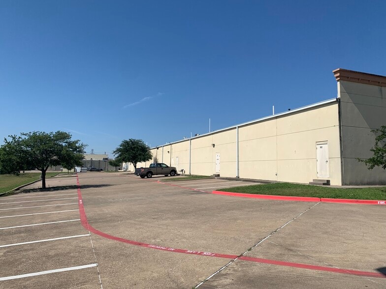 More Photos Of Gus Thomasson Rd @ Towne Centre Dr, Mesquite Unknown For Lease