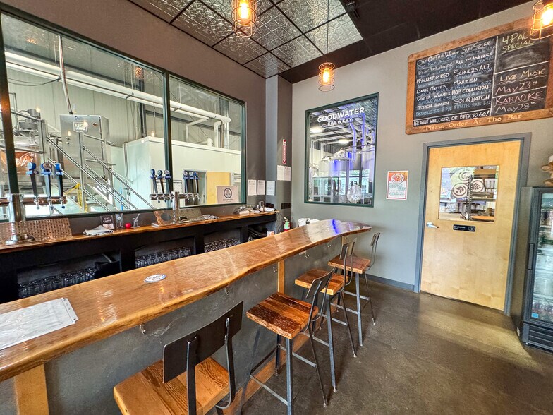 More Photos Of 740 Marshall Ave, Williston Warehouse For Lease