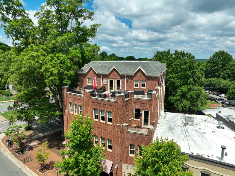 More Photos Of 206-212 N Main St, Davidson Office Residential For Lease