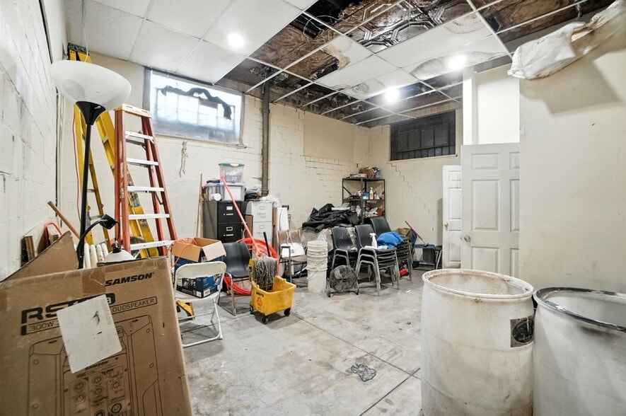 More Photos Of 6105-6117 Vine St, Cincinnati Storefront Retail Residential For Sale