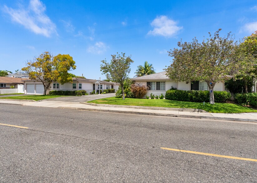 More Photos Of 384 E 16th St, Costa Mesa Apartments For Sale