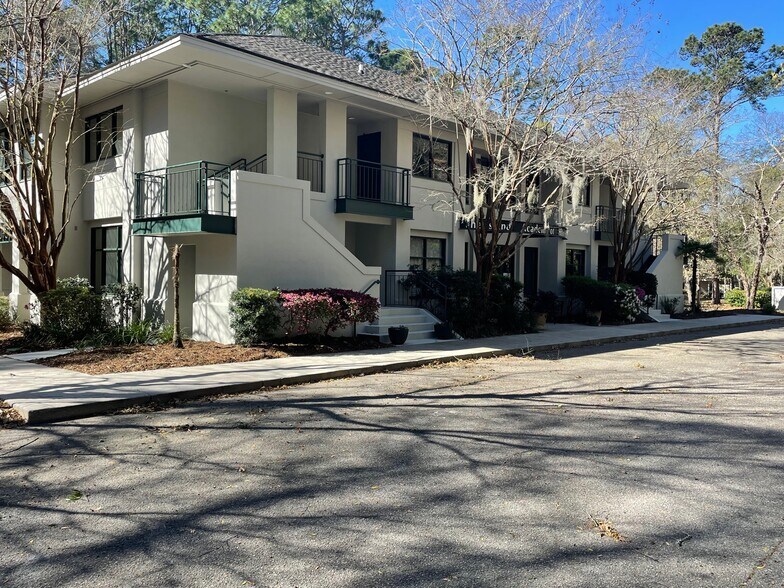 More Photos Of 5 Dunmore Ct, Hilton Head Office Residential For Sale