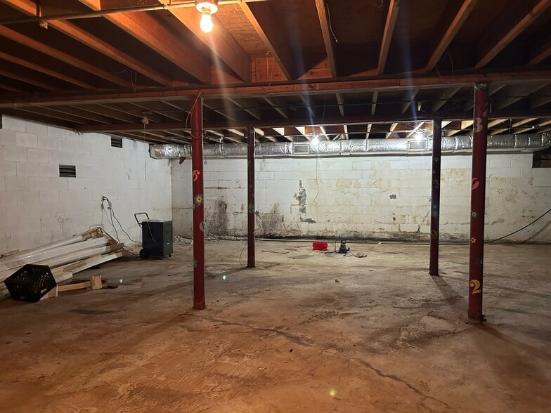 More Photos Of 1107 Spring St, Hot Springs Flex For Lease