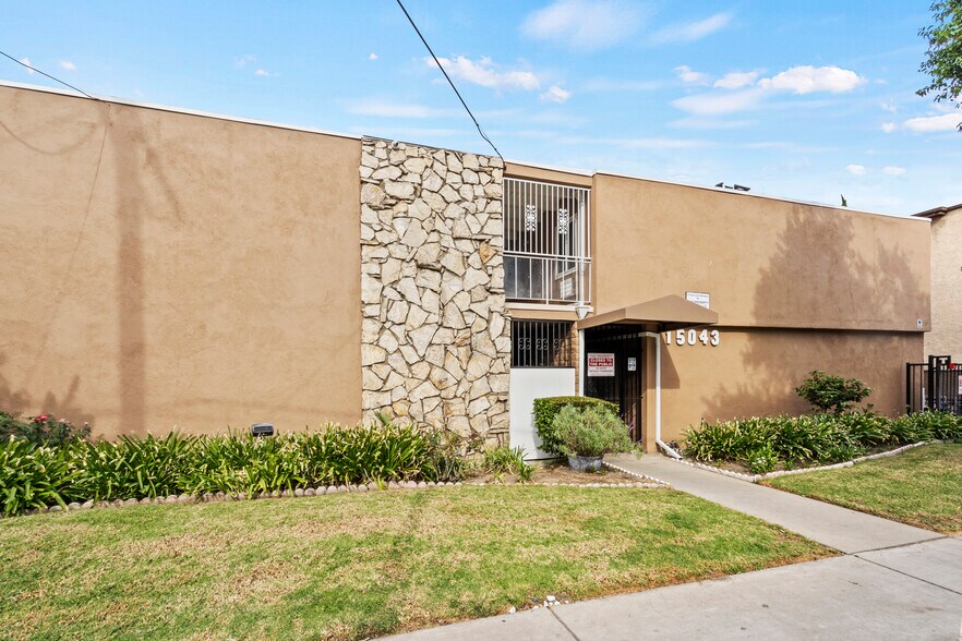 Primary Photo Of 15043 Victory Blvd, Van Nuys Apartments For Sale