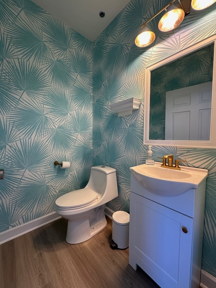 More Photos Of 103 Palm Blvd, Isle Of Palms Office For Sale