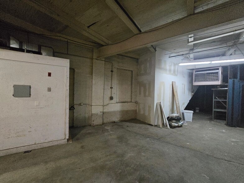 More Photos Of 4507 Lorain Ave, Cleveland Office For Lease