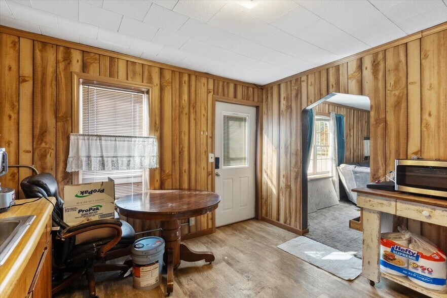 More Photos Of 1034 8th St, Onawa Bar For Sale