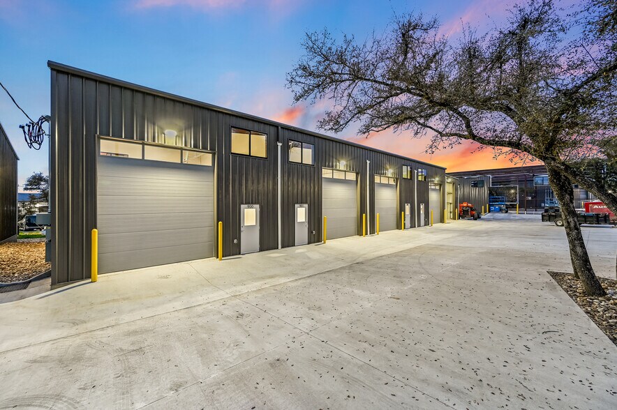 Primary Photo Of 15210 Fitzhugh Rd, Austin Light Distribution For Lease