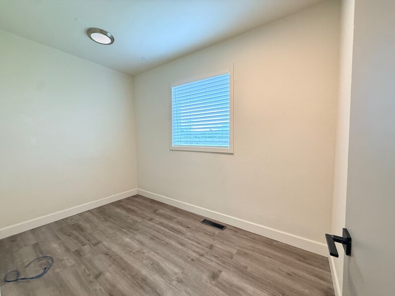 More Photos Of 2427 W Falls Ave, Kennewick Medical For Lease