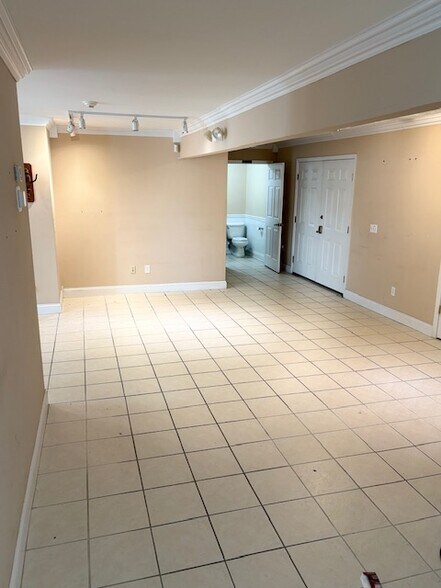 More Photos Of 1302 Old Elizabethtown Rd, Hodgenville Flex For Sale