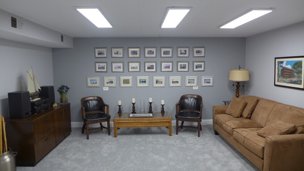 More Photos Of 600 Higgins Rd, Park Ridge Apartments For Lease