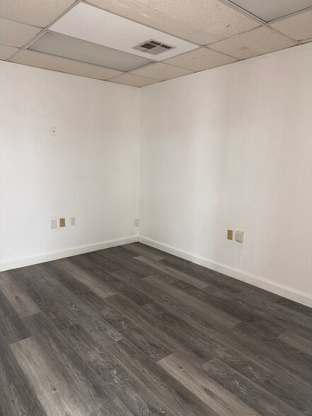 More Photos Of 11102 N Stratford Dr, Oklahoma City Office For Sale