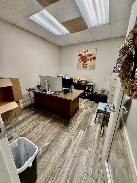 More Photos Of 2318 Pass Rd, Biloxi Office Residential For Lease