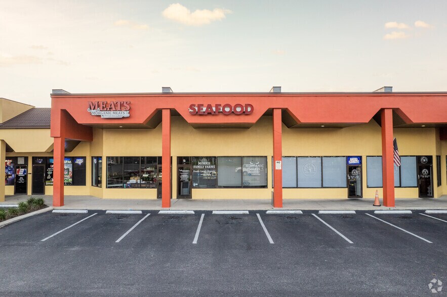 More Photos Of 101 N Country Club Rd, Lake Mary General Retail For Lease