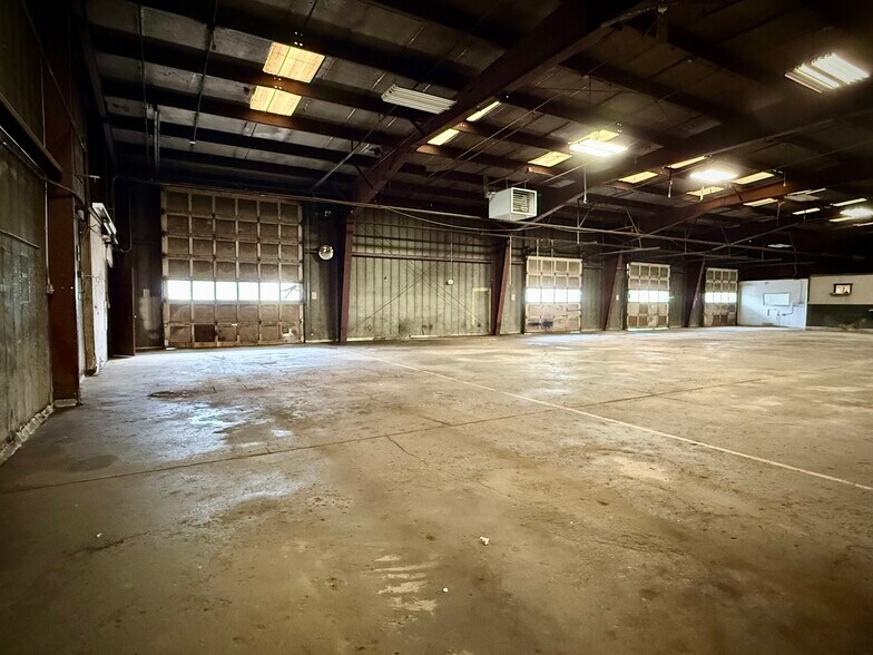 More Photos Of 21 Squires St, Cortland Warehouse For Lease