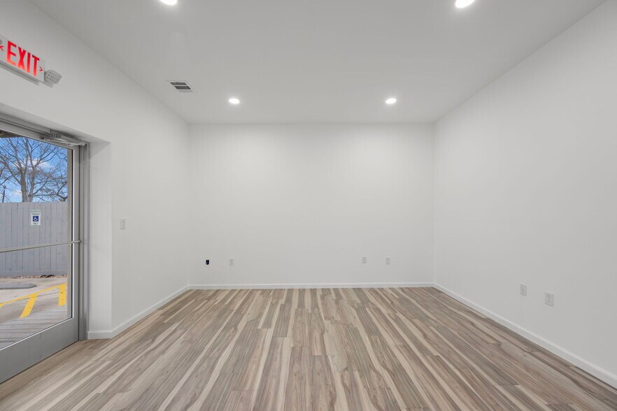 More Photos Of 4103C Dawn St, Houston Industrial For Lease