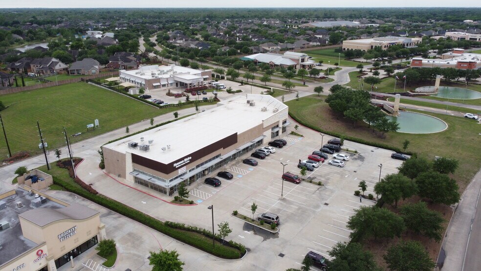 More Photos Of 7910 W Grand Parkway S, Richmond Storefront Retail Office For Lease