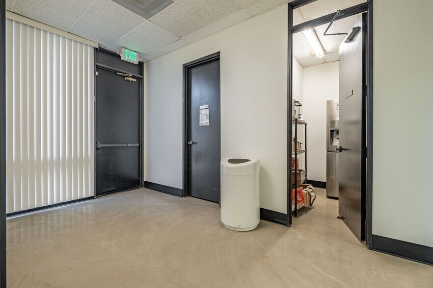 More Photos Of 550 N Golden Circle Dr, Santa Ana Office For Lease