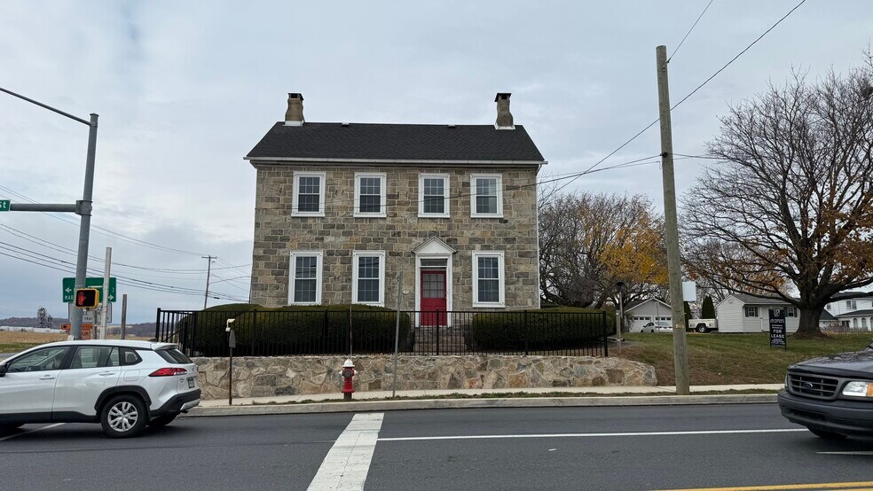 More Photos Of 797 Main St, Tatamy Office Residential For Lease